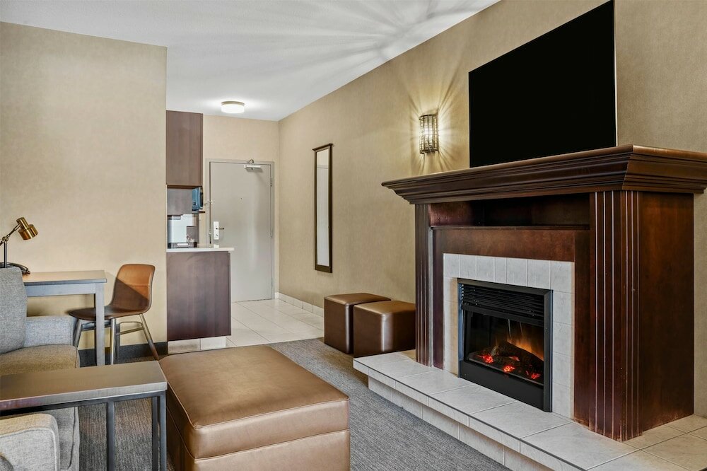 Фото Ramada by Wyndham Drumheller Hotel & Suites