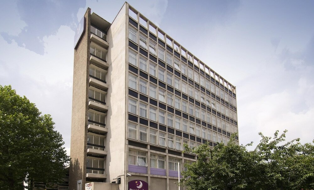 Фото Premier Inn London Putney Bridge