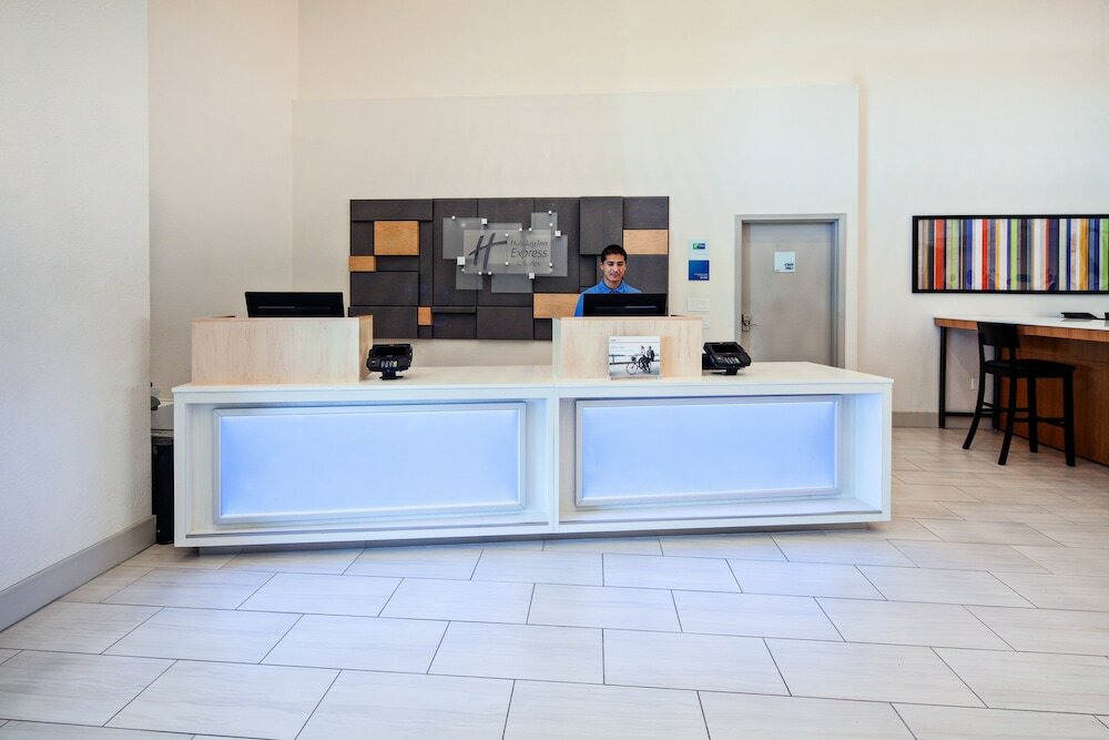 Фото Holiday Inn Express & Suites Rancho Mirage, an Ihg Hotel