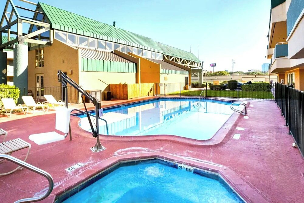 Фото Homegate Studios & Suites San Antonio Fiesta Park