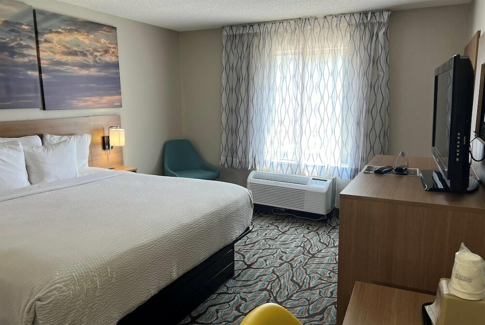 Фото Days Inn by Wyndham West Des Moines Clive