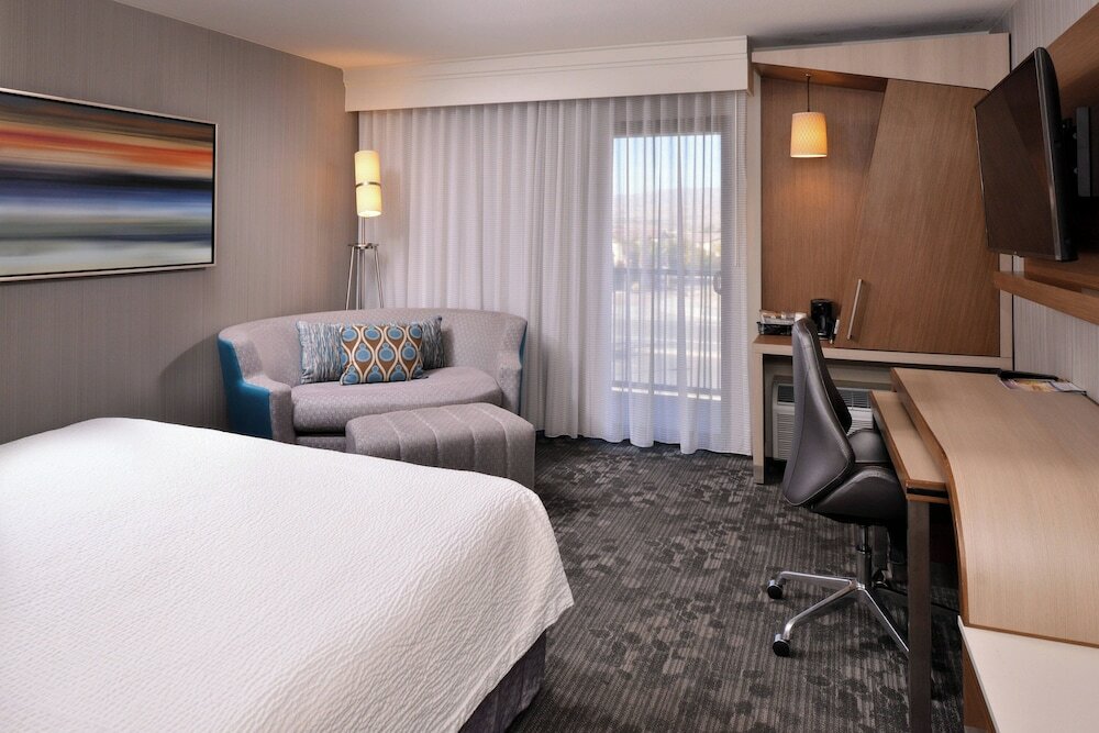 Фото Courtyard Palm Desert by Marriott