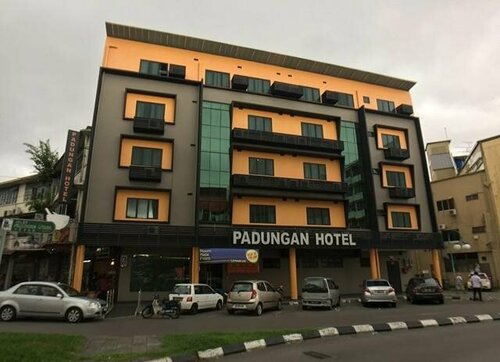 Гостиница Roxy Hotel Padungan в Кучинге