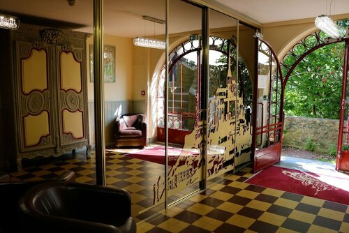 Гостиница Hôtel Les Terrasses Poulard в Авранше