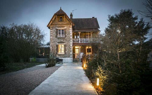 Гостиница Domaine de la Corniche в Мант-ла-Жоли