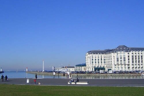 Гостиница Sowell Hôtels Le Beach в Трувиль-сюр-Мере