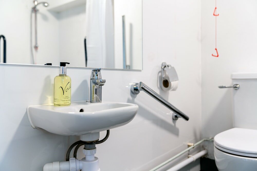 Фото EasyHotel London Croydon