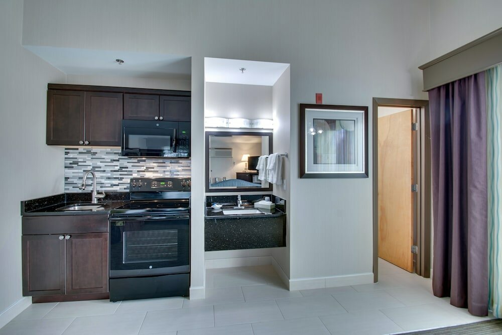 Фото Best Western Plus The Inn at Hampton