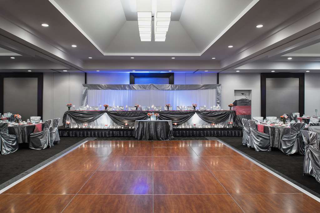 Фото Hilton Winnipeg Airport Suites