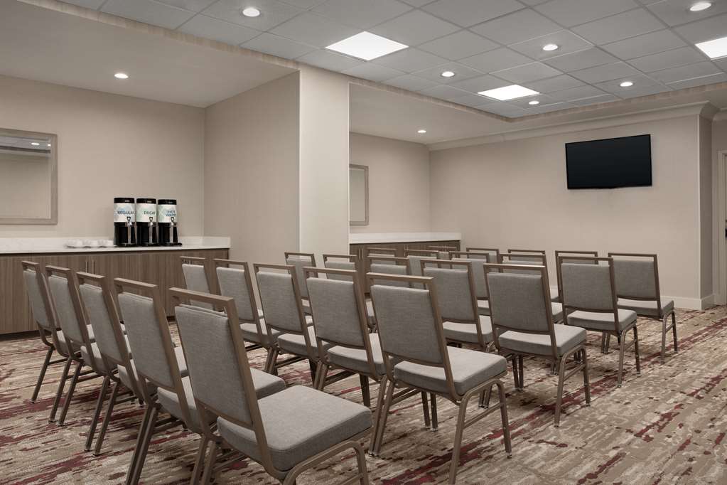Фото Hilton Garden Inn Philadelphia/Ft. Washington