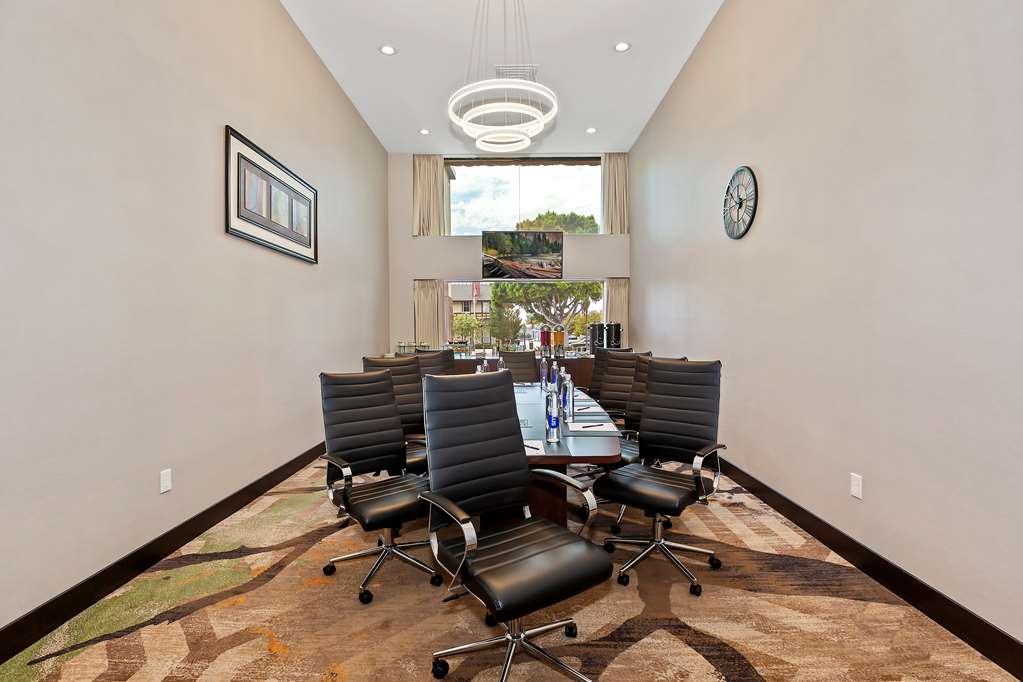 Фото Doubletree by Hilton Whittier Los Angeles