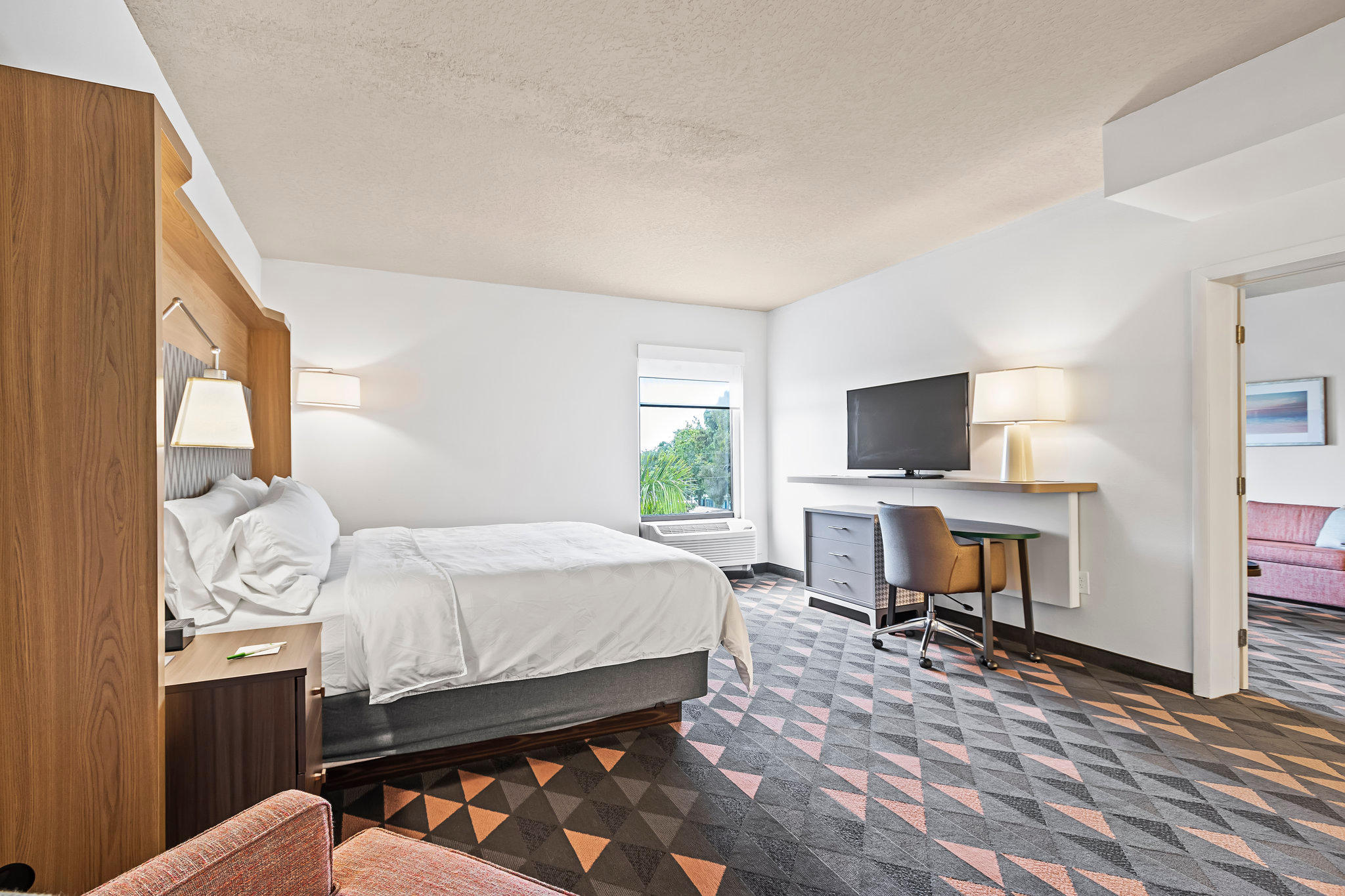 Фото Holiday Inn St. Petersburg West, an Ihg Hotel