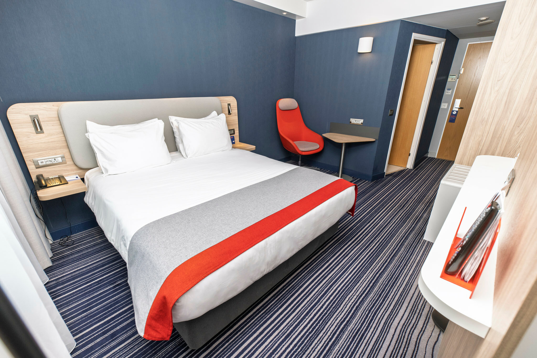 Фото Holiday Inn Express Geneva Airport by IHG
