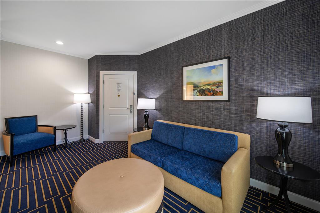 Фото Best Western Plus Palm Court Hotel