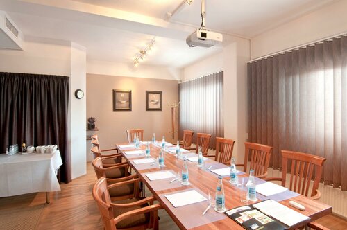 Гостиница Holiday Inn Helsinki - Vantaa Airport в Вантаа