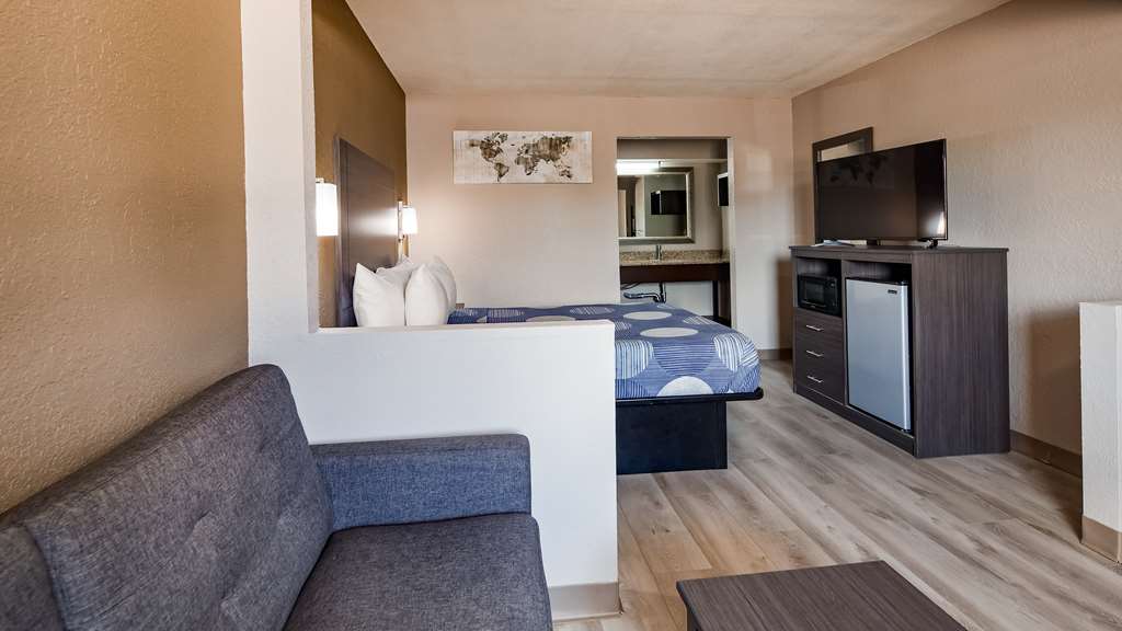 Фото SureStay Hotel by Best Western Olathe