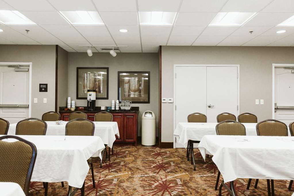 Фото Hampton Inn Bismarck