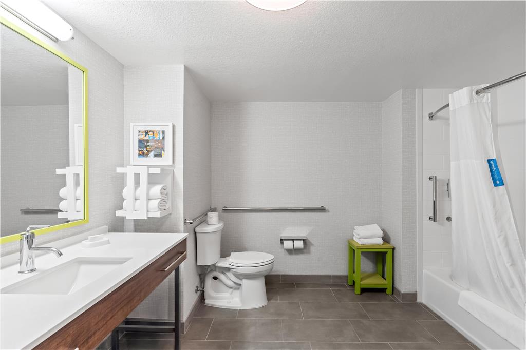 Фото Hampton Inn & Suites Lathrop