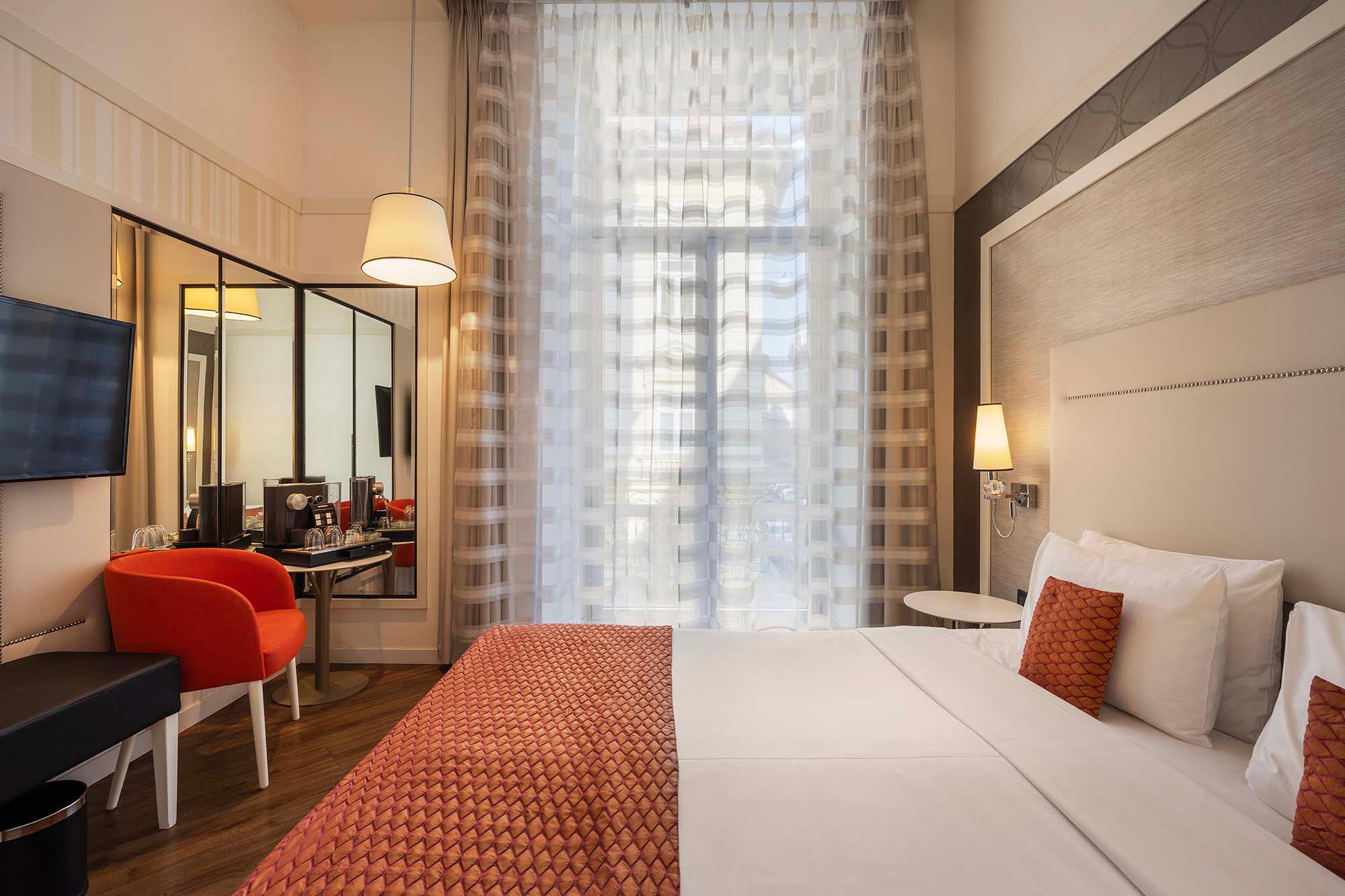 Фото Ikonik Parlament