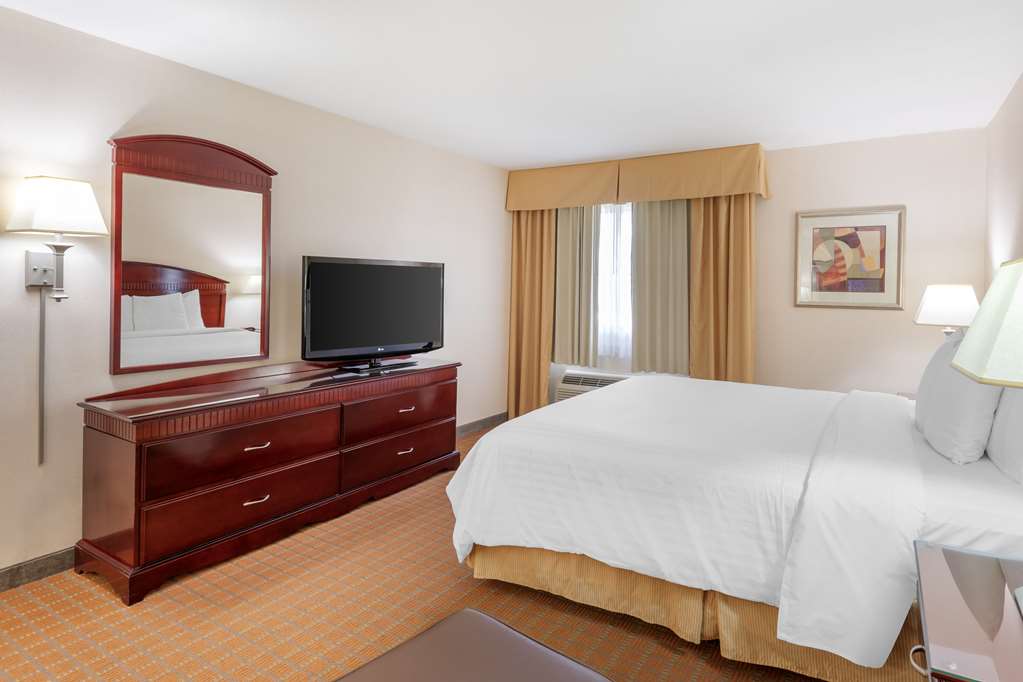 Фото Best Western Plus West Covina Inn