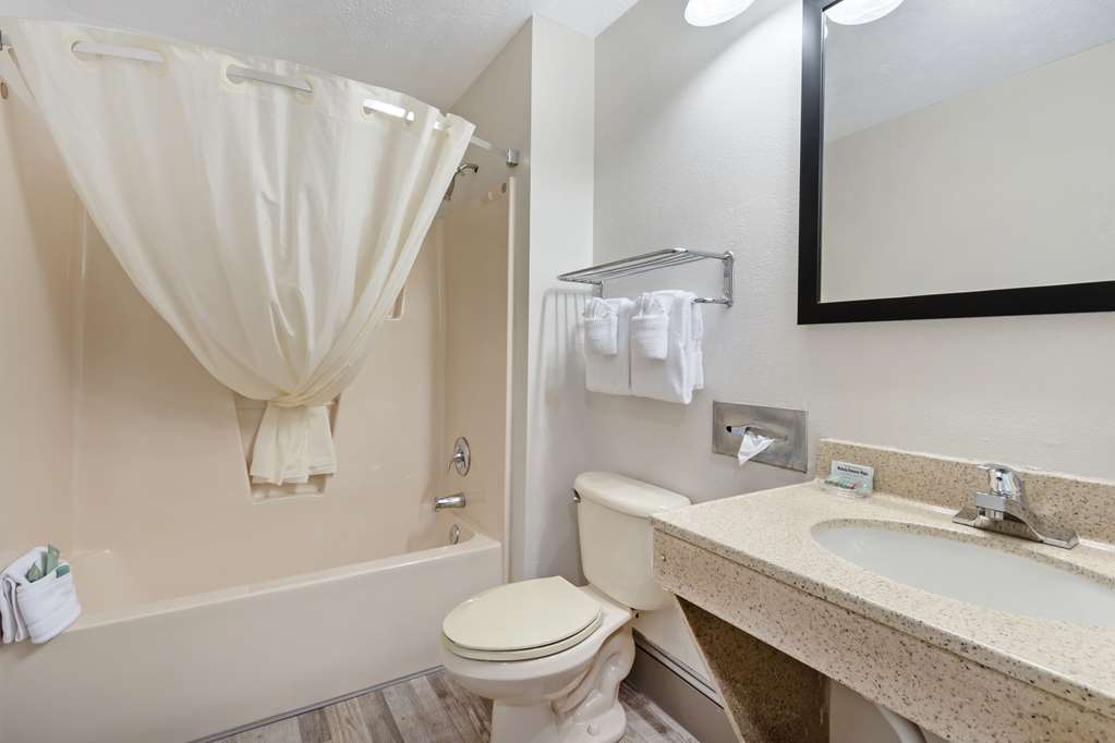 Фото Best Western Magnolia Inn and Suites