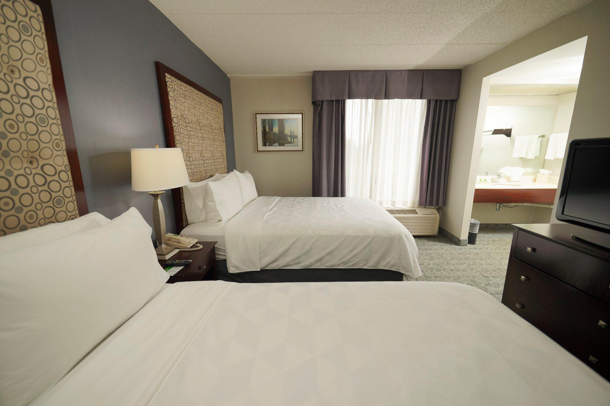 Фото Holiday Inn & Suites Chicago-Carol Stream
