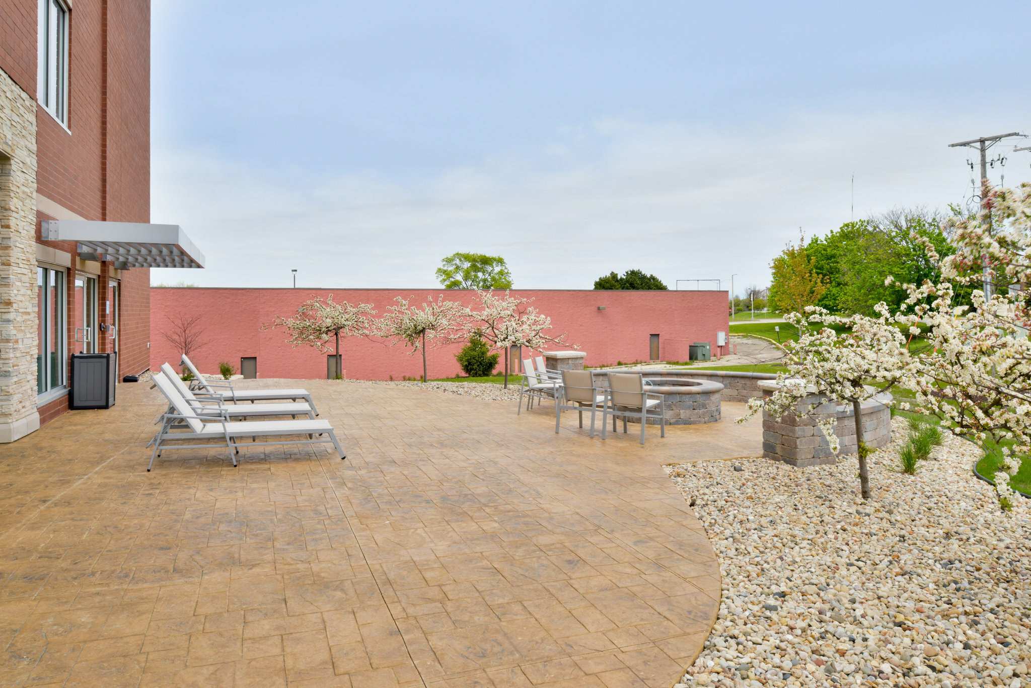Фото Holiday Inn Express & Suites Madison, an Ihg Hotel