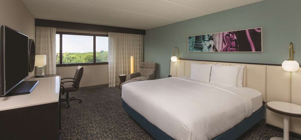 Фото DoubleTree by Hilton Hotel Austin Northwest Arboretum