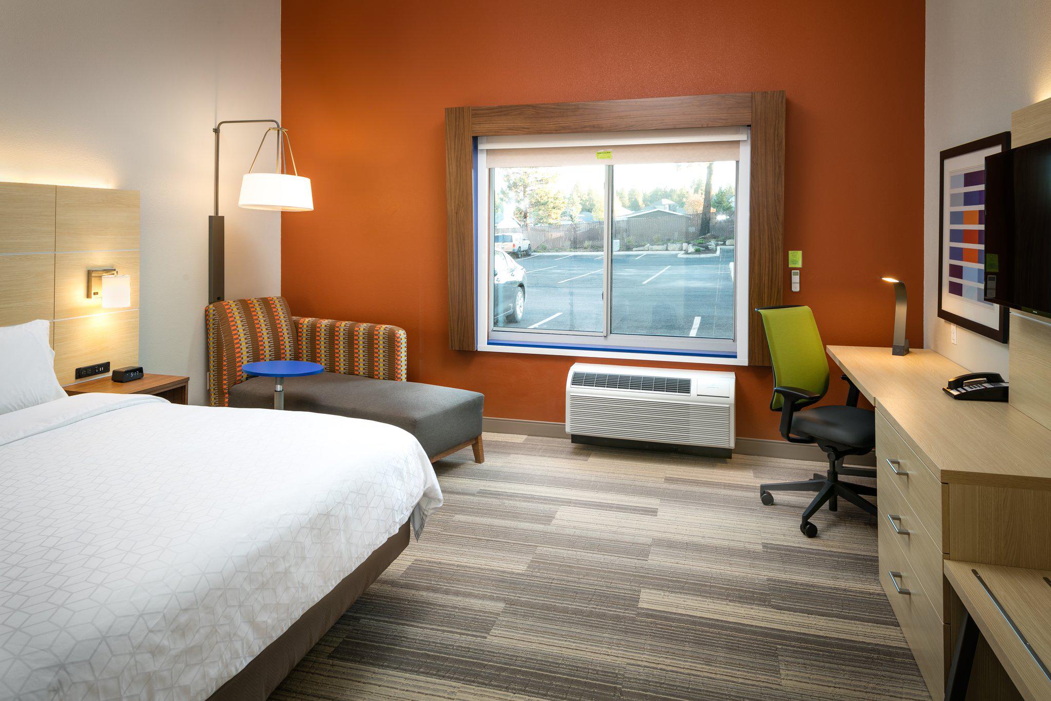 Фото Holiday Inn Express & Suites Bend South, an Ihg Hotel
