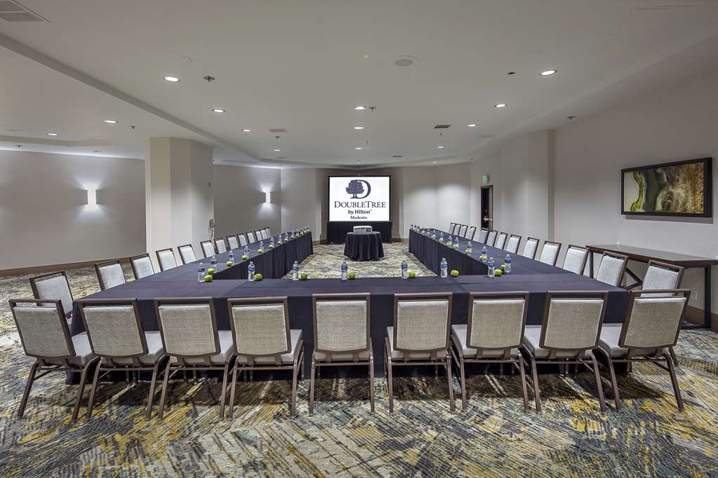 Фото DoubleTree by Hilton Hotel Modesto