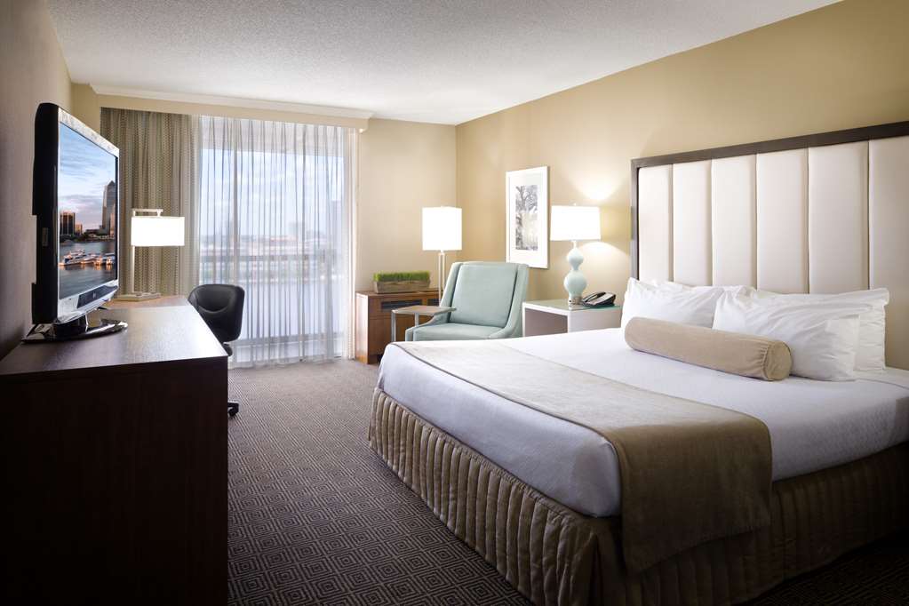 Фото DoubleTree by Hilton Hotel Jacksonville Riverfront