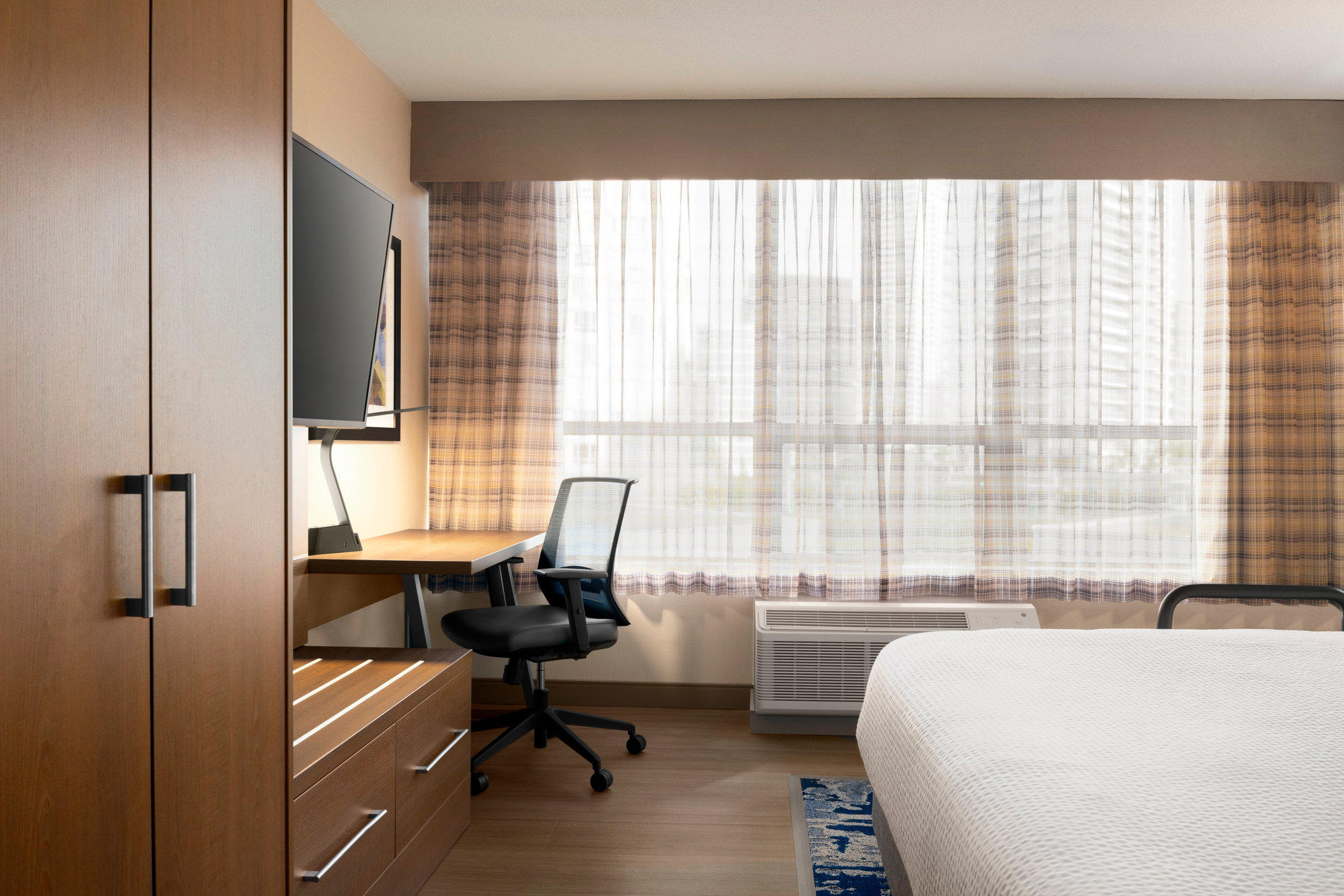 Фото Holiday Inn Express Vancouver-Metrotown