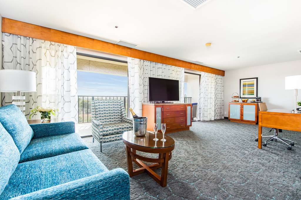 Фото DoubleTree by Hilton Carson