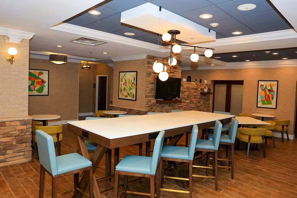 Фото Hampton Inn Atlanta-Canton