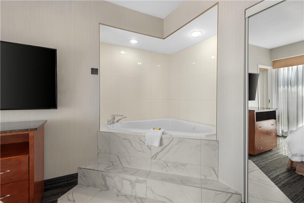 Фото Best Western Plus Suites Downtown