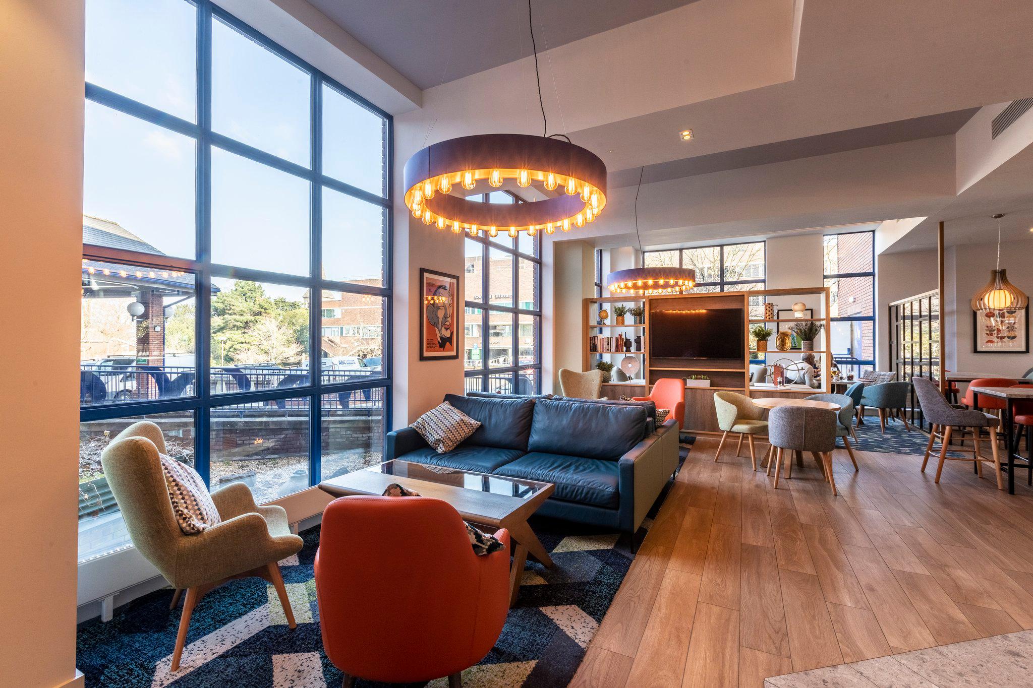 Фото Holiday Inn London - Sutton, an Ihg Hotel