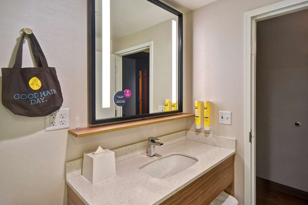 Фото Tru by Hilton Manchester Downtown