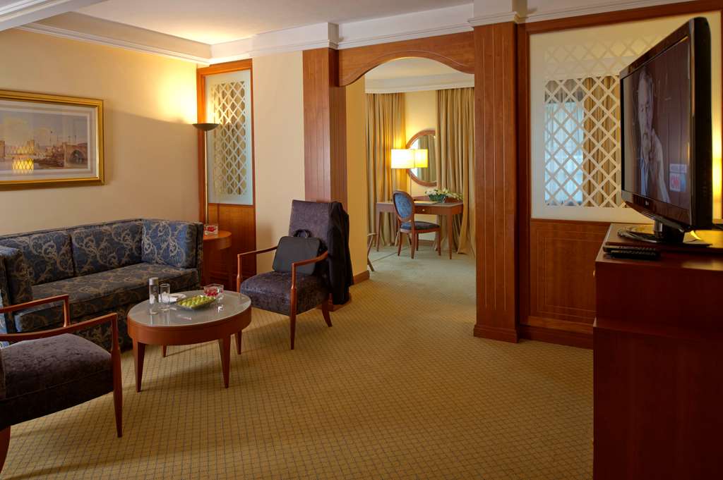 Фото Radisson Blu Martinez Hotel, Beirut
