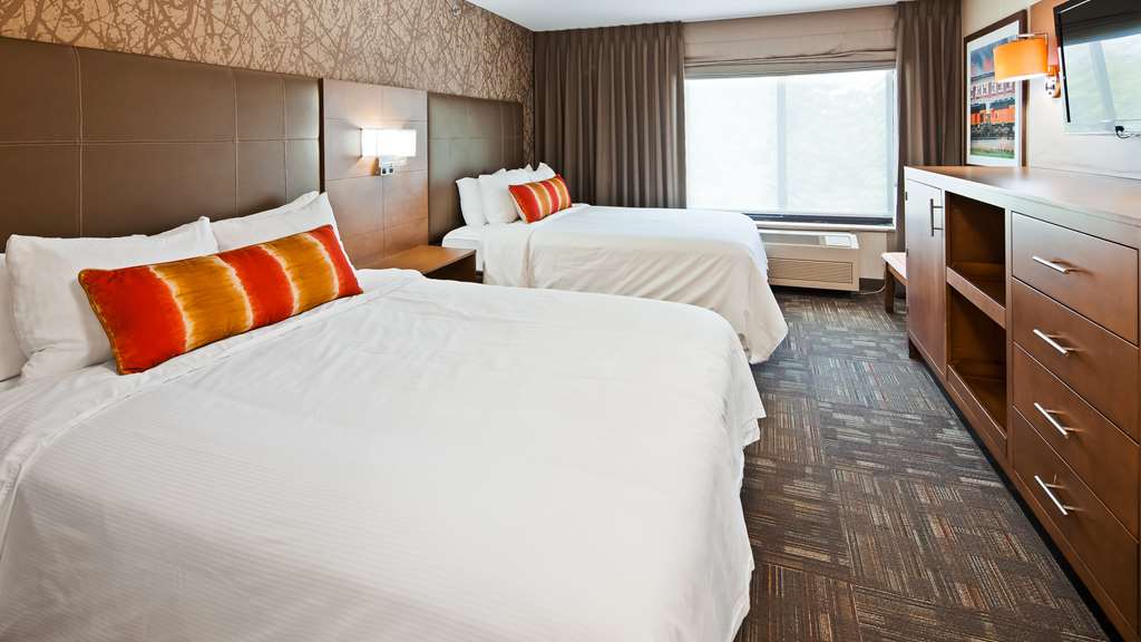 Фото Best Western Plus Cottontree Inn