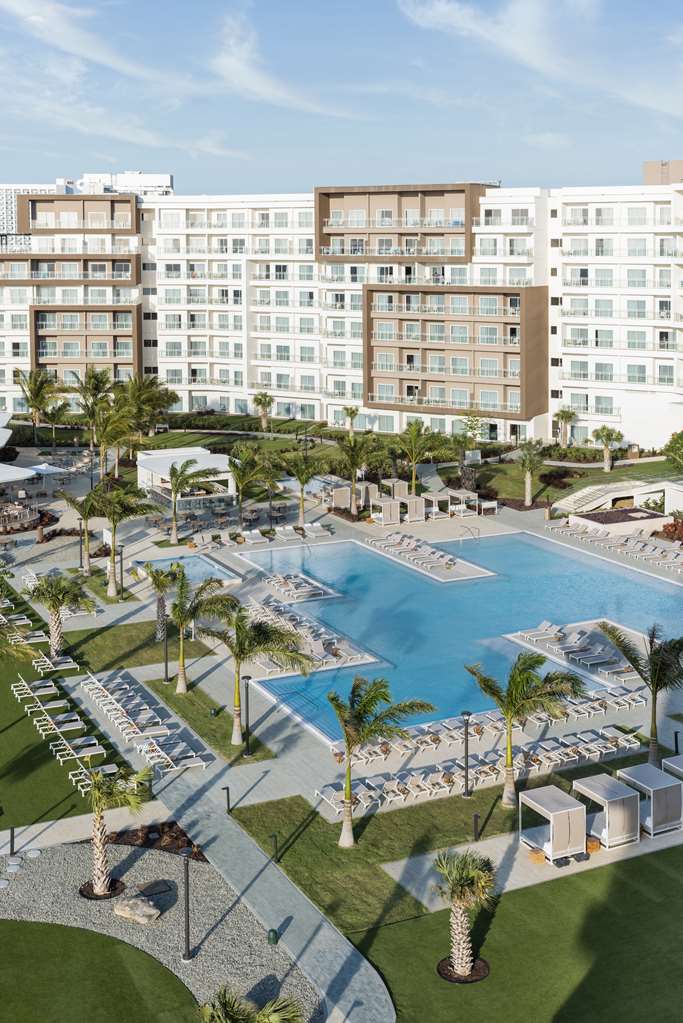 Фото Embassy Suites by Hilton Aruba Resort