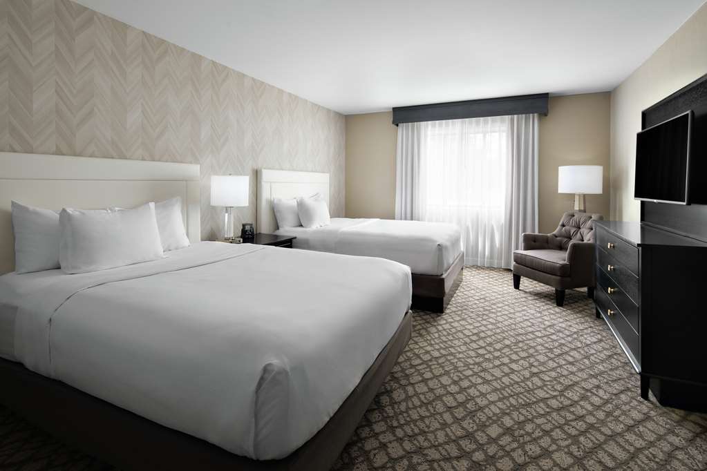 Фото DoubleTree Suites by Hilton Hotel Charlotte - SouthPark