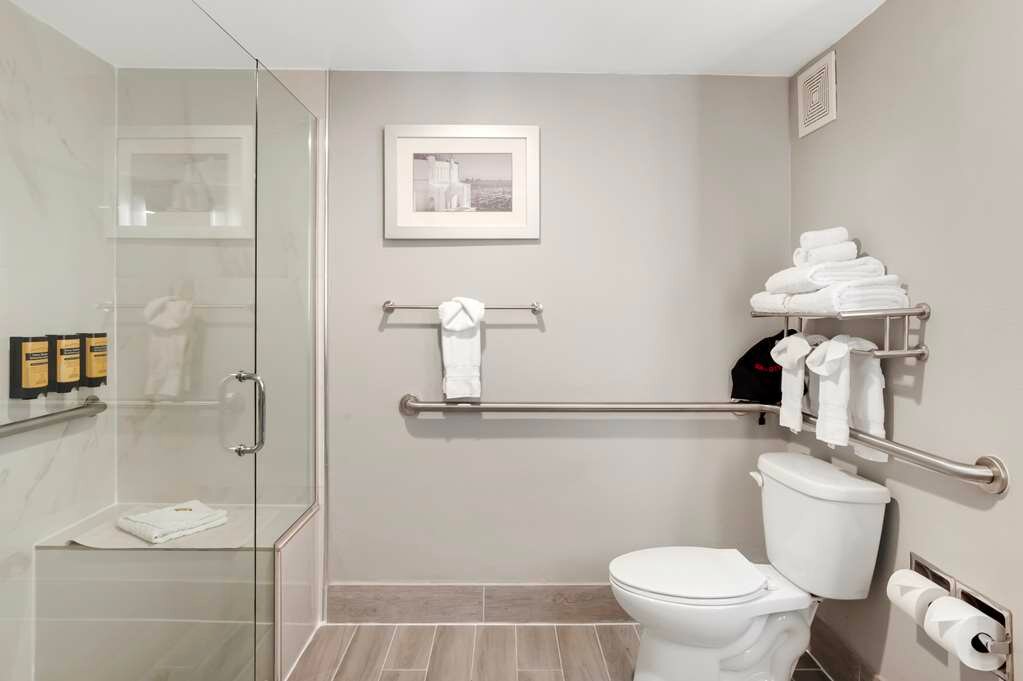 Фото Best Western Plus Commerce Hotel