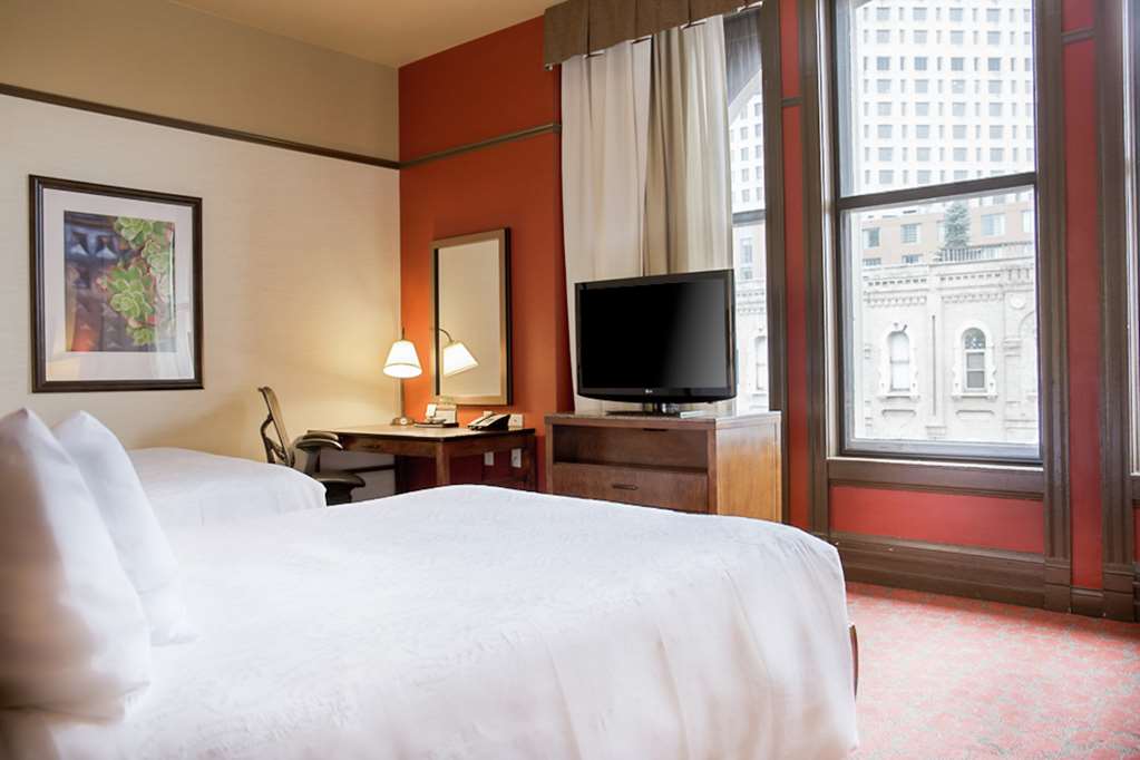 Фото Hilton Garden Inn Milwaukee Downtown
