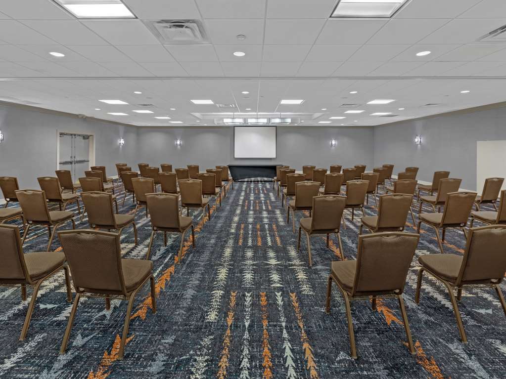 Фото Embassy Suites by Hilton Oklahoma City Will Rogers Airport