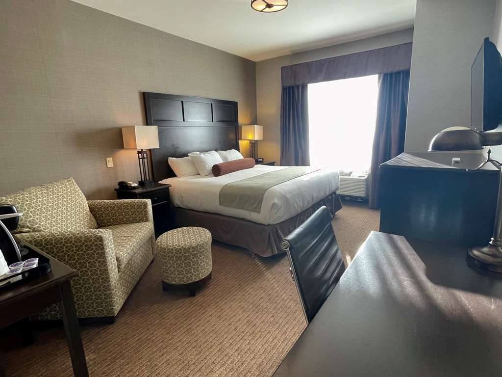 Фото Best Western Plus Okotoks Inn & Suites