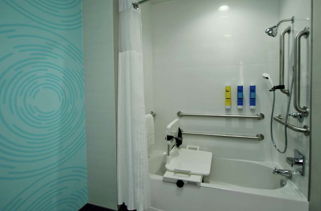 Фото Tru by Hilton Meridian
