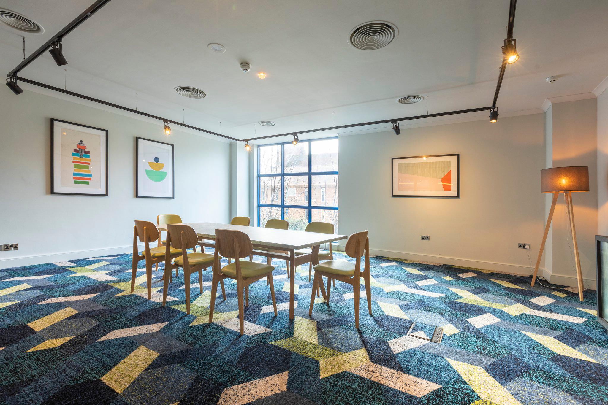 Фото Holiday Inn London - Sutton, an Ihg Hotel