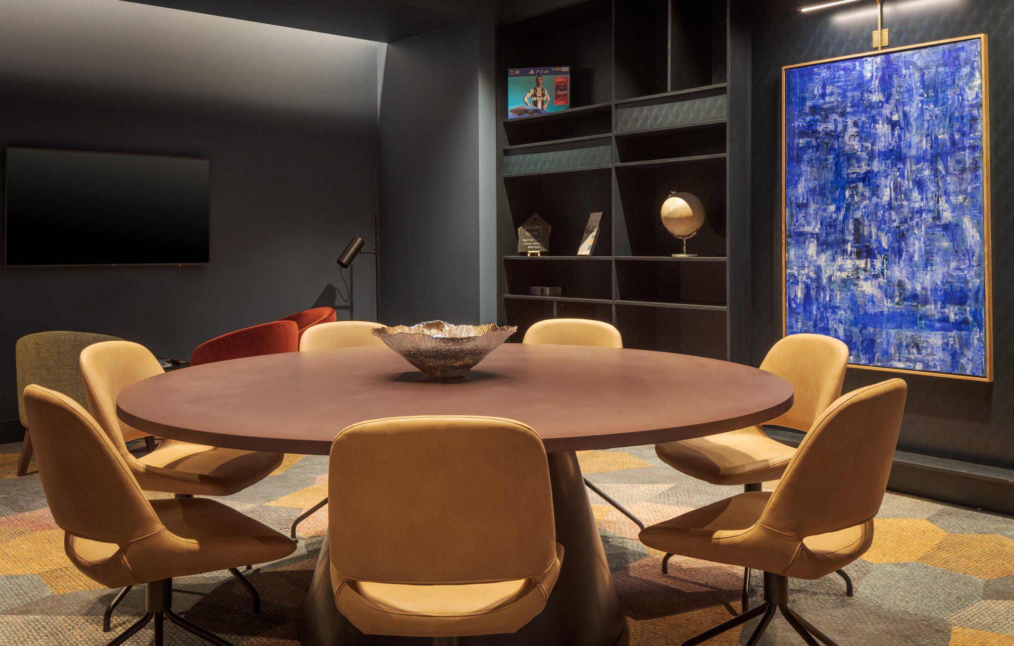 Фото Staybridge Suites London Heathrow - Bath Road, an Ihg Hotel