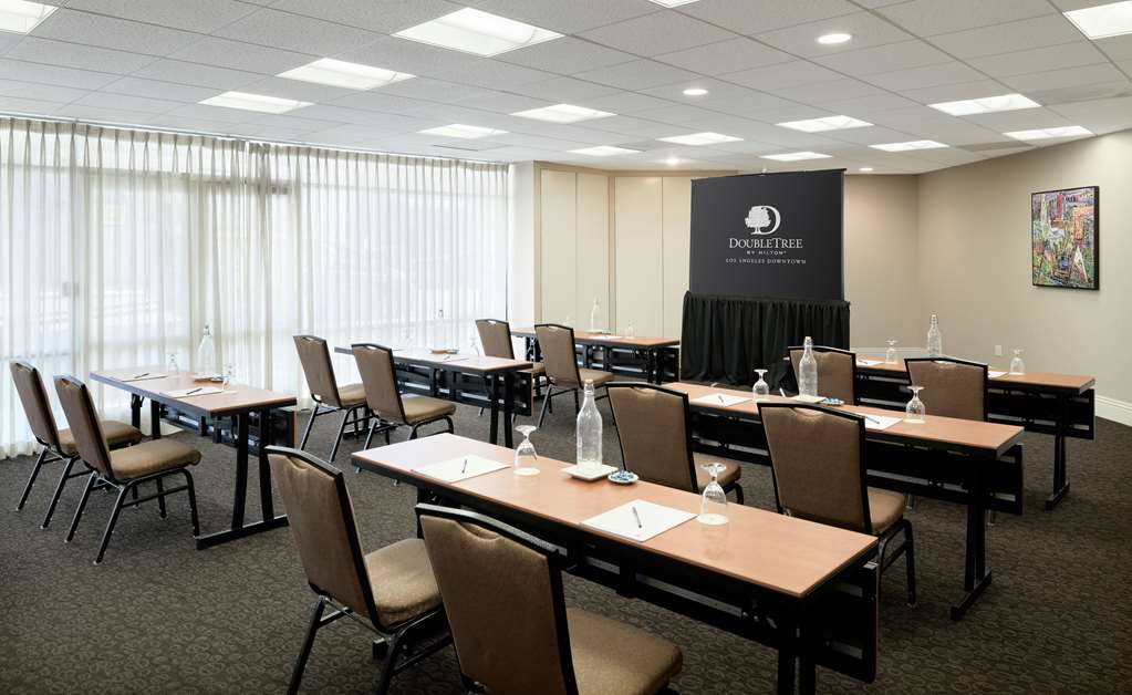 Фото DoubleTree by Hilton Hotel Los Angeles Downtown