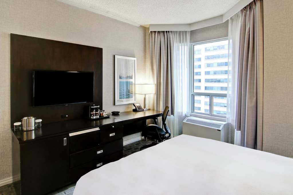 Фото DoubleTree by Hilton Hotel Toronto Downtown